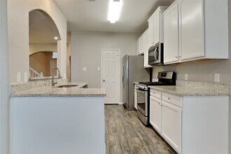 Building Photo - 21405 Surrey Glen Ct