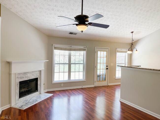 Building Photo - 175 Lake Cove Approach