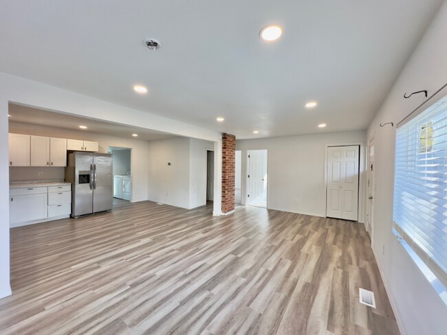 Foto del edificio - 3313 S Madison St