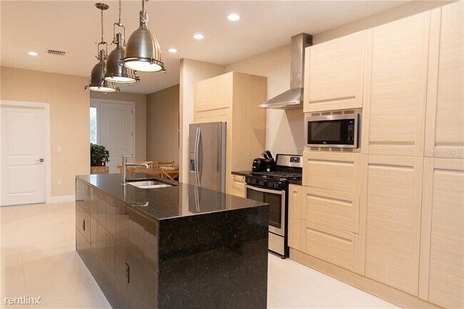 Building Photo - 4 br, 4 bath House - 7665 Recife Dr