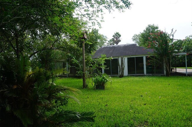 Foto del edificio - 3306 Dixie Farm Rd