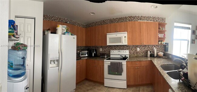 Foto del edificio - 8999 NW 107th Ct
