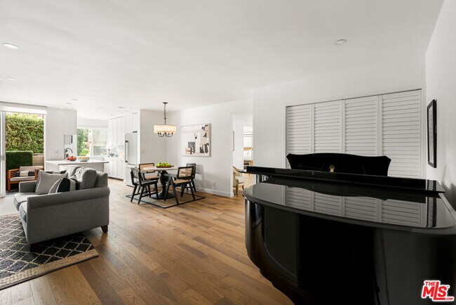 Foto del edificio - 7250 Franklin Ave