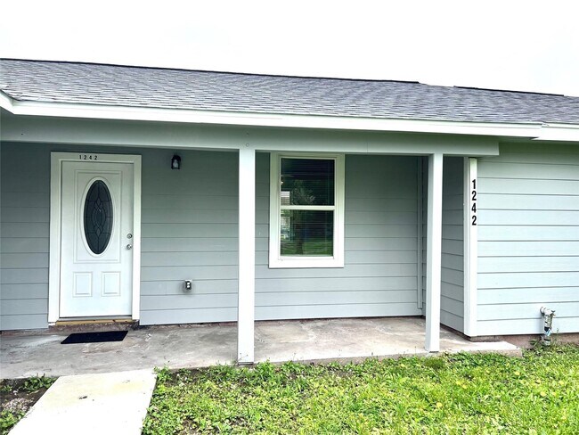 Building Photo - 1242 Chevy Chase Dr