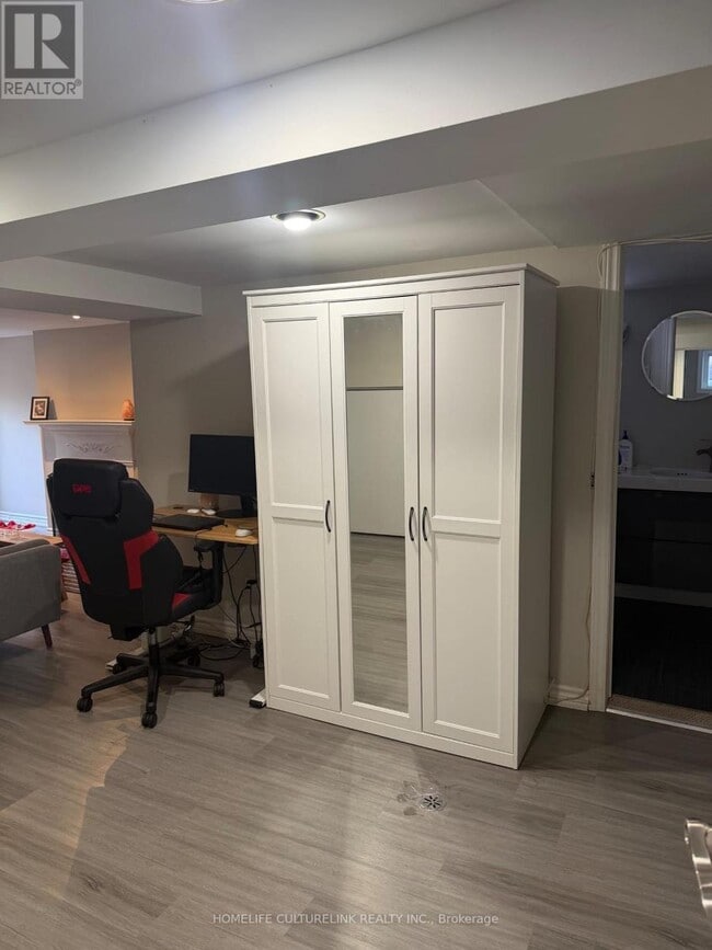 Building Photo - 111 Glen Albert Dr