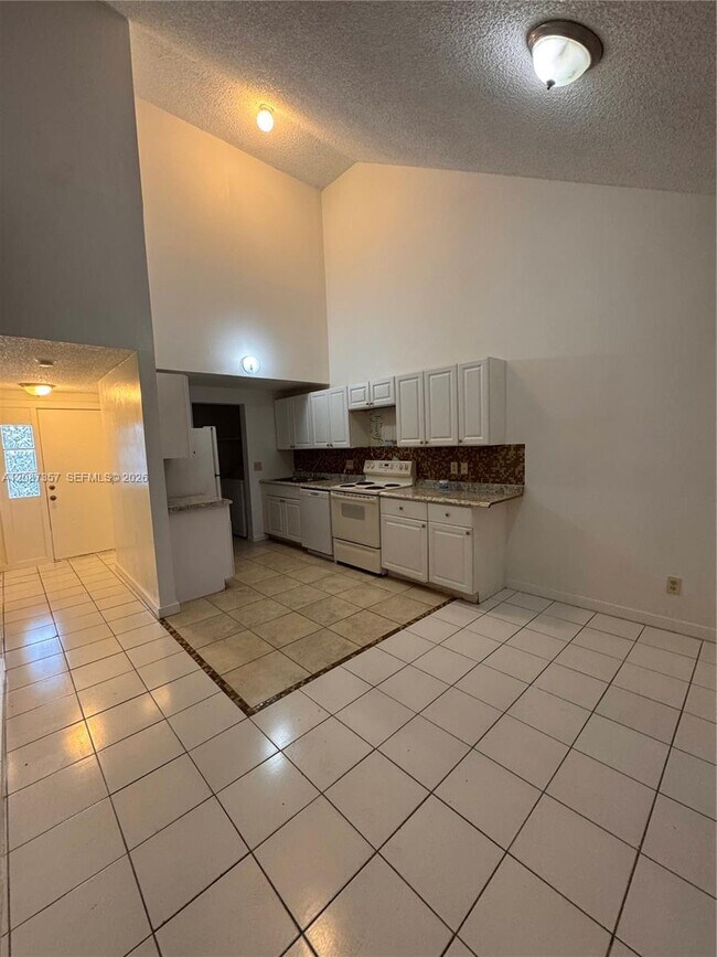 Building Photo - 3625 SW 70th Ave