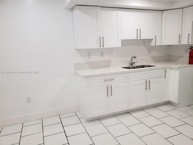 Foto del edificio - 565 NE 12th Ave