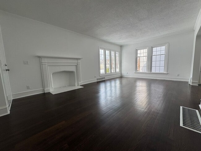 Building Photo - 3627 Lindholm Rd