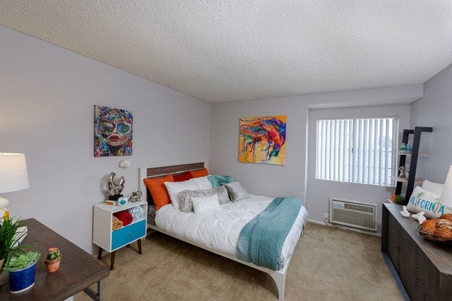 Loft - Lake Balboa Townhomes