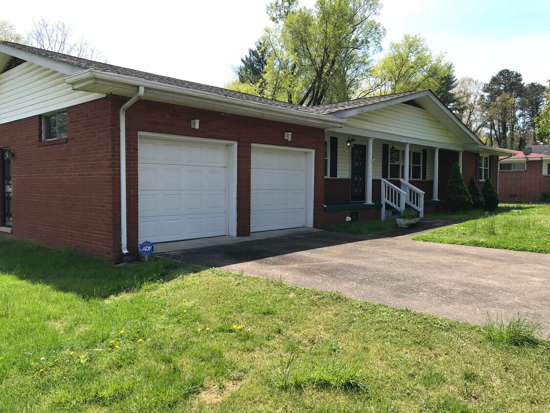 1204 Shallowford Rd, Chattanooga, TN 37411 House Rental in