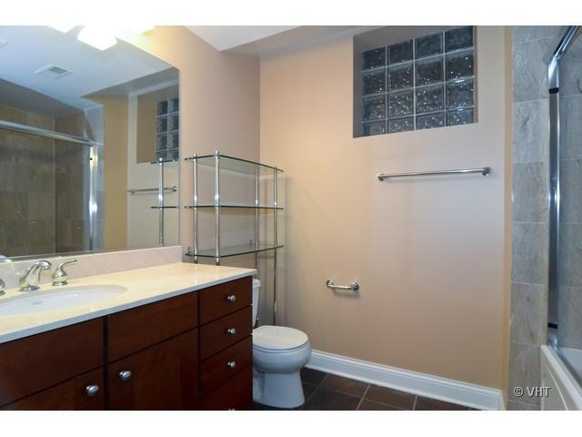 First floor bathroom - 700 W Aldine Ave