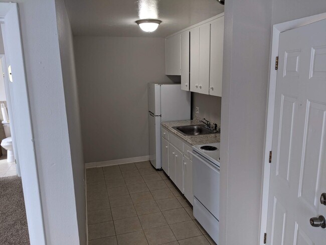 Building Photo - 2505 Kenton St