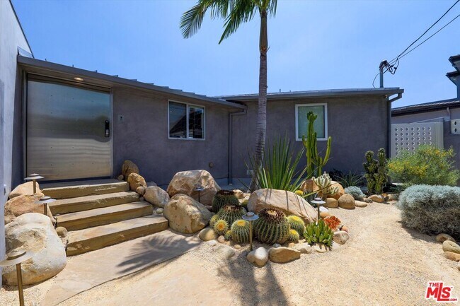 Building Photo - 11001 Wrightwood Pl