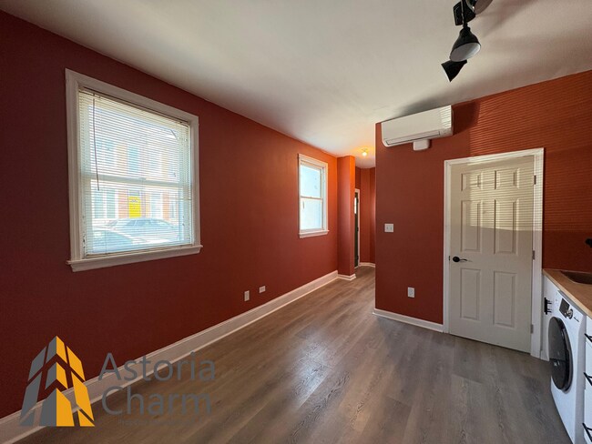 Building Photo - Functional and Upgraded Studio Space