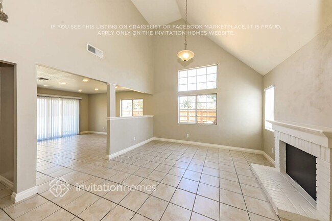 Foto del edificio - 8029 Linares Ave