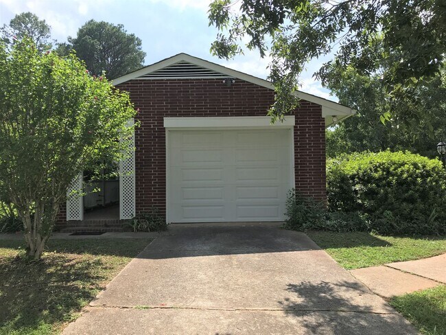 Building Photo - Everything you’ve been dreaming of is here. Lease today!