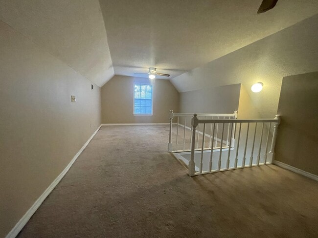 Foto del edificio - 421 Juniper Dr