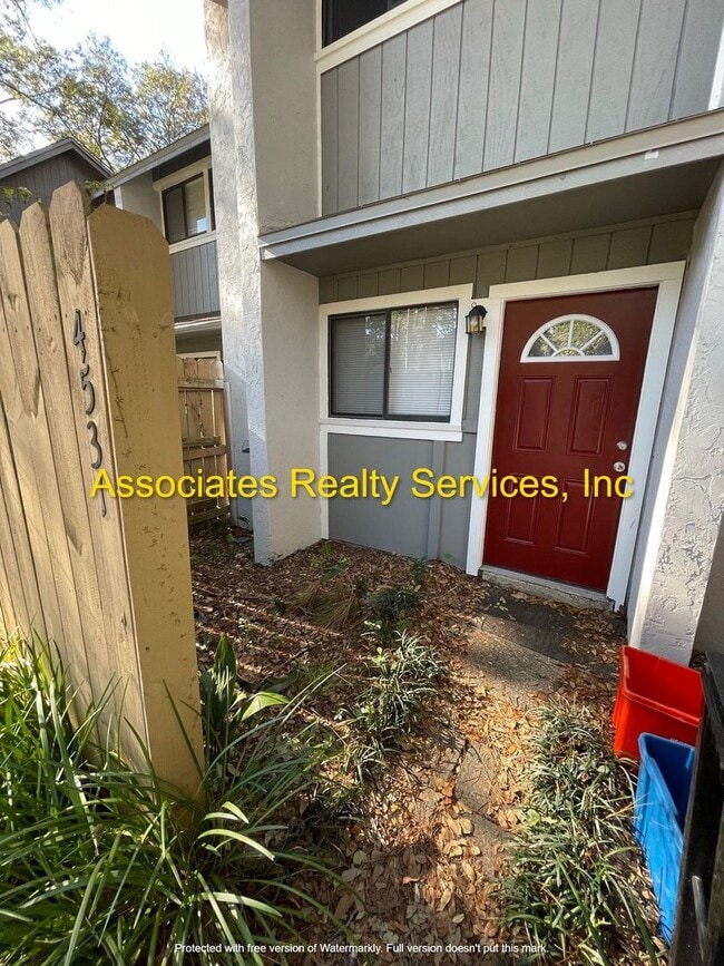 Building Photo - End Unit in Bellamy Forge!