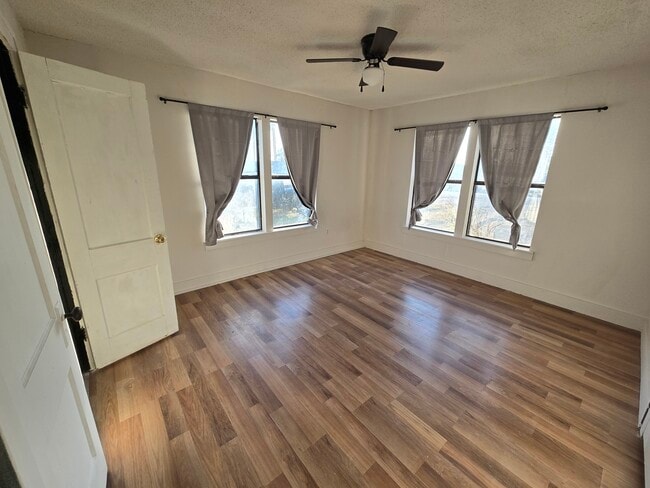 Foto del edificio - 1210 N Crain St