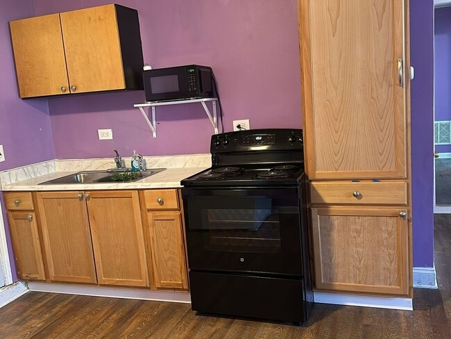 Building Photo - 2 Bedroom Single Family Home in Riverdale