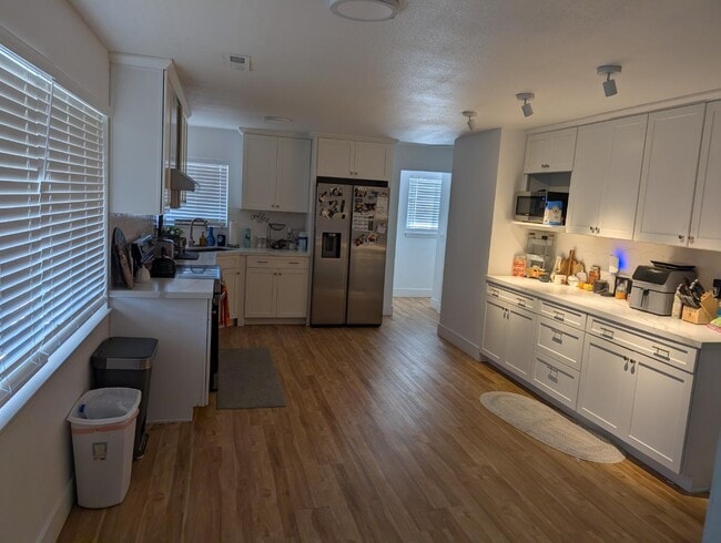 Building Photo - 1045 Washington St