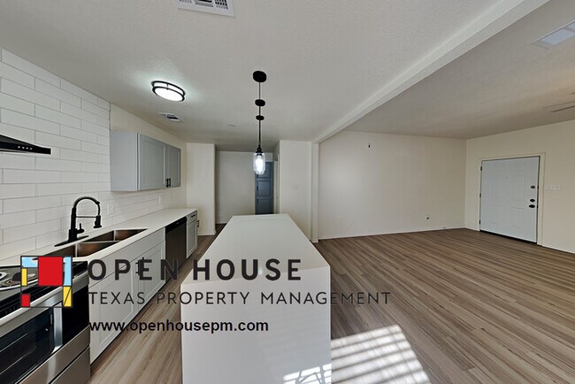 Building Photo - 850 Colson Dr, Arlington