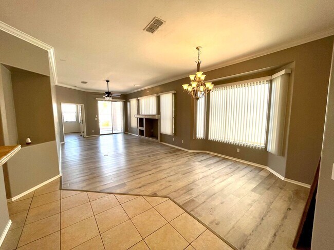 Building Photo - Great 2 Bedroom Home in Gated Neighborhood!