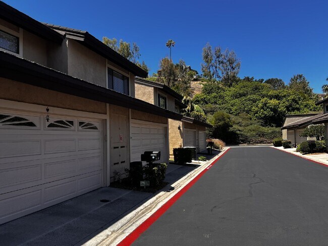 Foto del edificio - 4705 Birchwood Cir