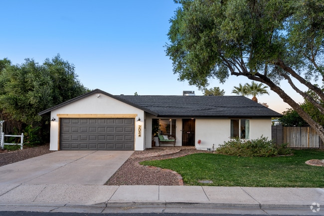 Building Photo - 2034 W Pampa Cir