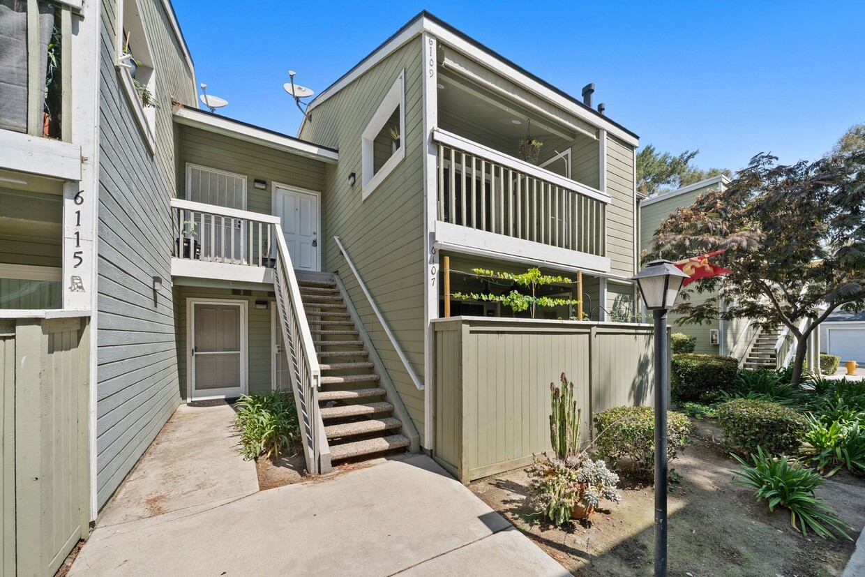 Primary Photo - Highly Desirable 2 Bedroom, 2 Bath Second ...