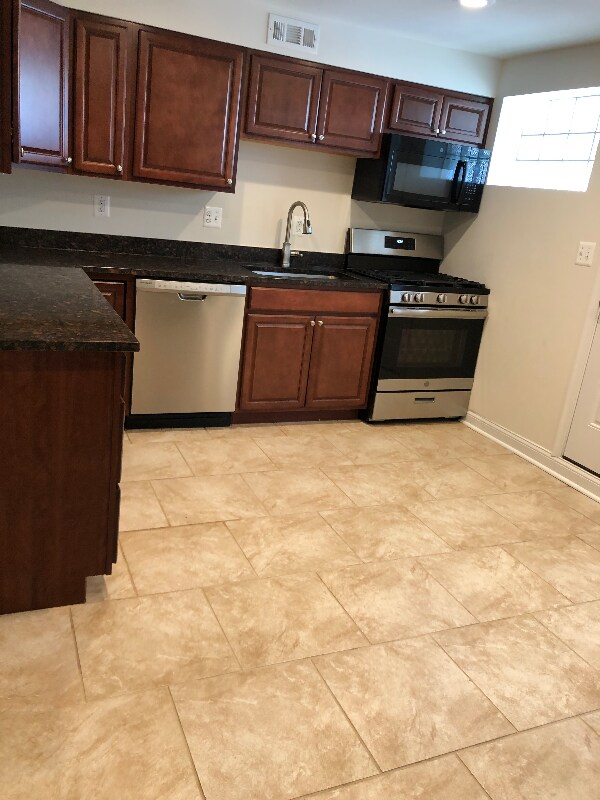 Foto del edificio - 1913 Searles Rd