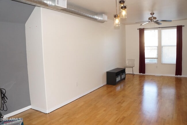 Building Photo - 706 E Washington St