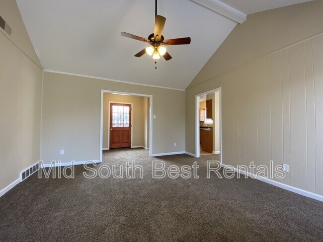 Foto del edificio - 5112 Corkwood Dr