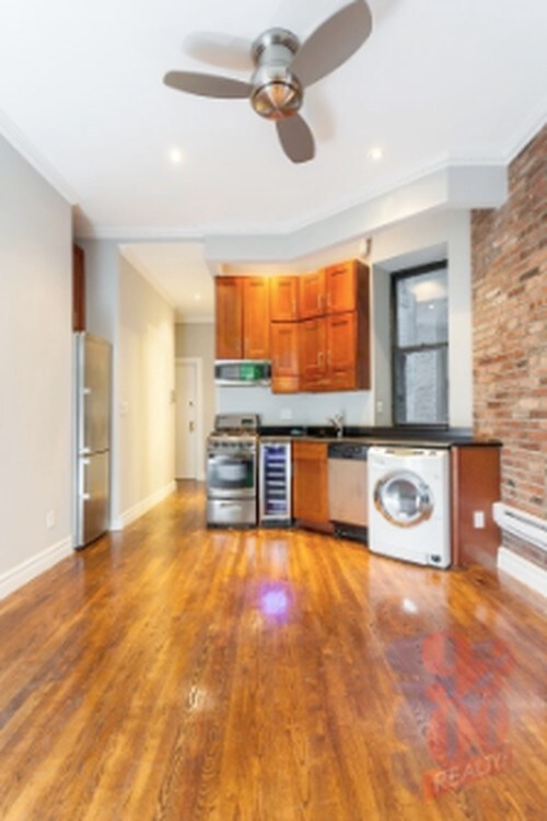Building Photo - 252 MOTT St