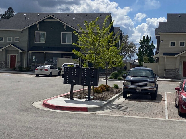 Mailboxes, Parking - Summerwinds Townhomes