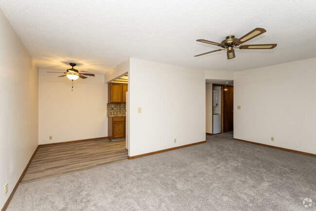 1BR, 1BA - 900SF - Indian Hills Terrace Apartments