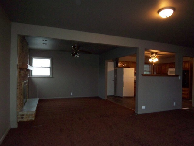 Building Photo - 612 E Devon Ave