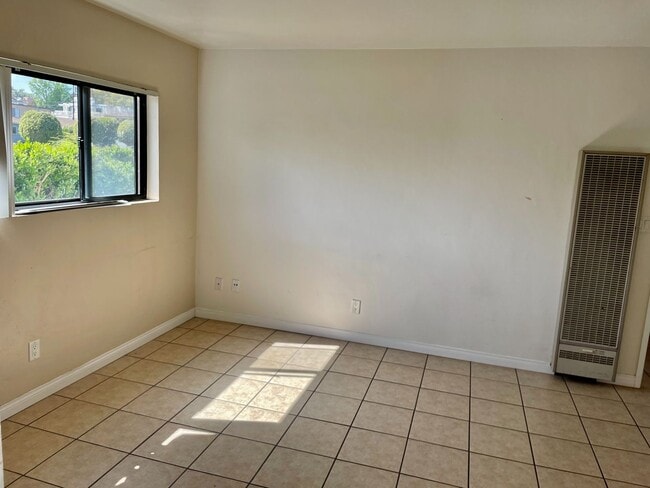 Building Photo - 1 Bed/1 Bath Pacific Beach!