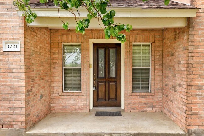 Building Photo - 1201 Statler Bend Dr