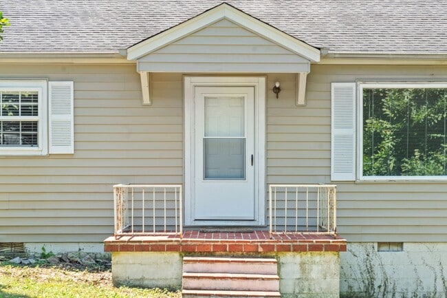 Building Photo - 1011 Buck Dr
