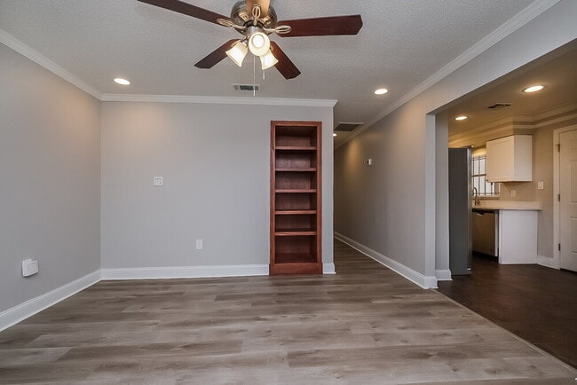 Building Photo - 9311 Mary Ave