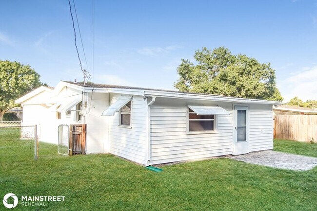 Foto del edificio - 2365 DORDON DR, MELBOURNE, FL 32935