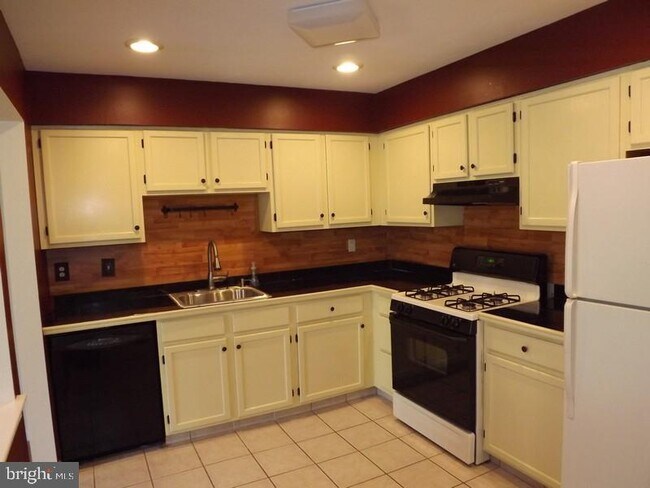 Foto del edificio - 118 Andover Pl