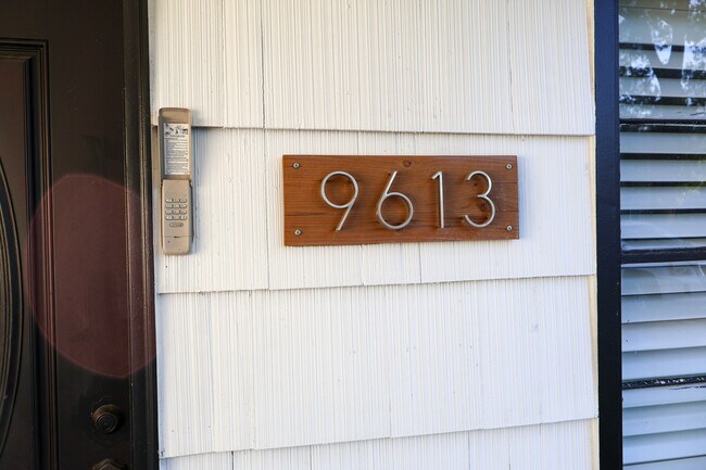 Foto del edificio - 9613 Westview Dr