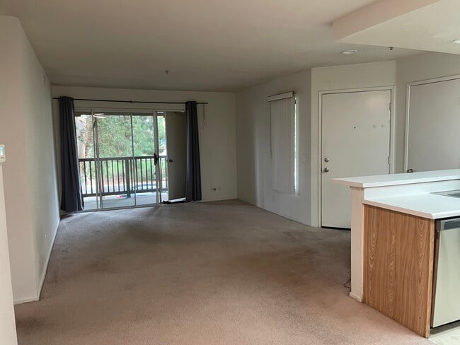 Large living area - 2800 Keller Dr