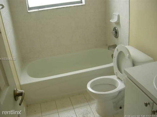 Foto del edificio - 1245 W 24th St