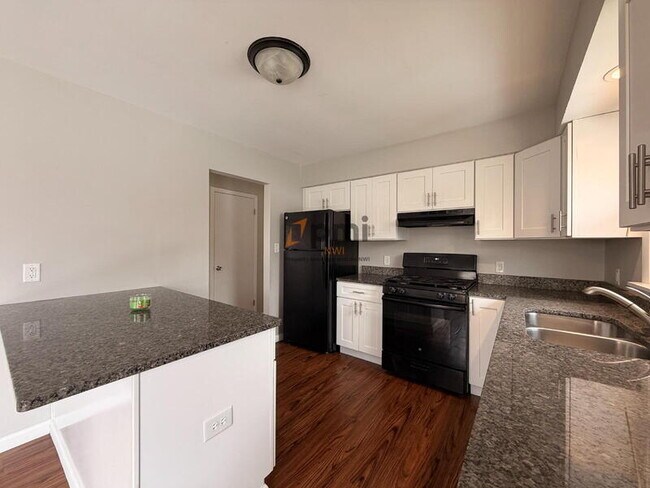 Foto del edificio - 7419 Wilson Pl