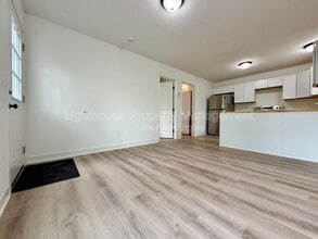 Building Photo - 310 Allen Ave