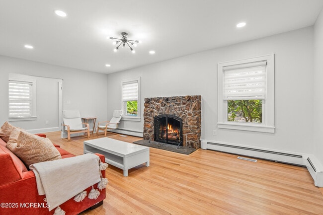 Building Photo - 562 N Edgemere Dr