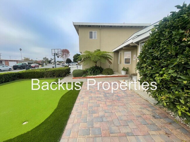 Building Photo - Wonderful home in North Salinas Four bedroom with pool